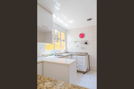 Casa de condomínio para alugar com 206m², 5 quartos e 3 vagasCozinha