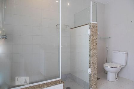 Casa de condomínio para alugar com 206m², 5 quartos e 3 vagasBanheiro da suíte