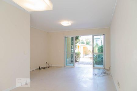 Casa de condomínio para alugar com 206m², 5 quartos e 3 vagasSala