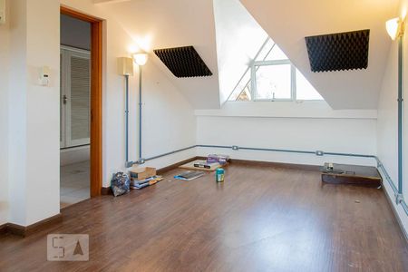 Casa de condomínio para alugar com 206m², 5 quartos e 3 vagasSótão