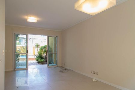 Casa de condomínio para alugar com 206m², 5 quartos e 3 vagasSala