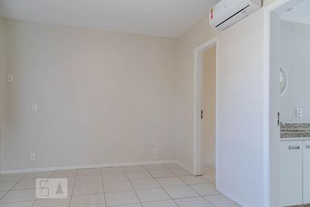 Casa de condomínio para alugar com 206m², 5 quartos e 3 vagasSuíte