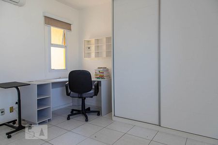 Casa de condomínio para alugar com 206m², 5 quartos e 3 vagasQuarto 2