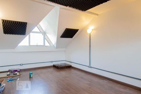 Casa de condomínio para alugar com 206m², 5 quartos e 3 vagasSótão