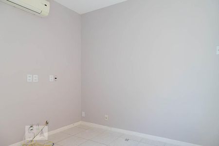 Casa de condomínio para alugar com 206m², 5 quartos e 3 vagasQuarto 3