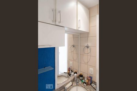 Casa de condomínio para alugar com 206m², 5 quartos e 3 vagasBanheiro social 2