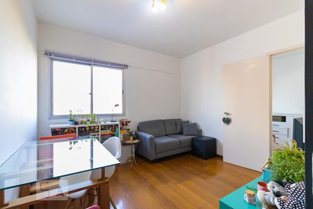 Sala de kitnet/studio para alugar com 1 quarto, 41m² em Centro, Campinas
