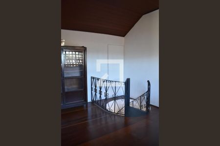 Casa para alugar com 340m², 6 quartos e 3 vagasCorredor ático