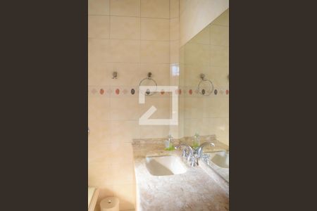 Casa para alugar com 340m², 6 quartos e 3 vagasBanheiro Suíte 2