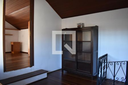 Casa para alugar com 340m², 6 quartos e 3 vagasCorredor ático