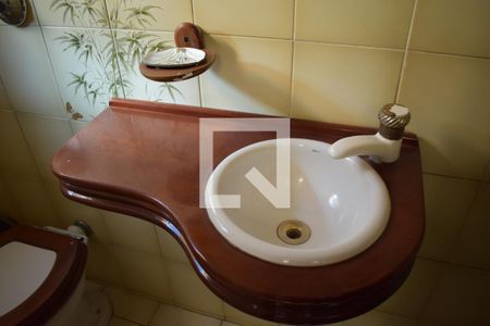 Casa para alugar com 340m², 6 quartos e 3 vagasBanheiro 6