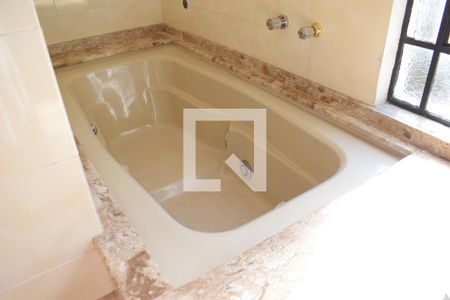 Casa para alugar com 340m², 6 quartos e 3 vagasBanheiro Suíte 2