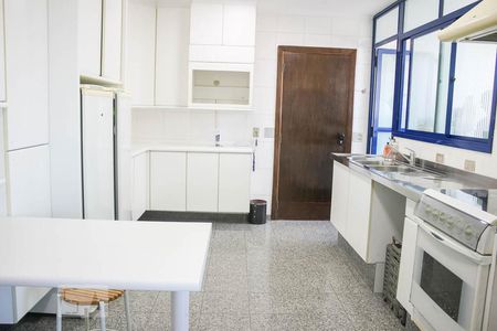 Apartamento à venda com 190m², 4 quartos e 3 vagasCozinha