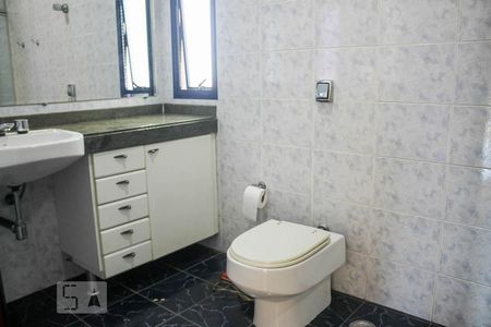 Apartamento à venda com 190m², 4 quartos e 3 vagasBanheiro dos Dormitórios 