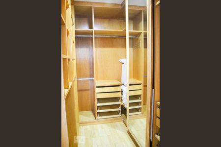 Apartamento à venda com 190m², 4 quartos e 3 vagasCloset 