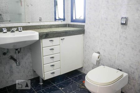 Apartamento à venda com 190m², 4 quartos e 3 vagasBanheiro dos Dormitórios 