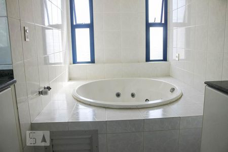 Apartamento à venda com 190m², 4 quartos e 3 vagasBanheiro da Suíte 