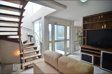 Sala de TV de casa de condomínio à venda com 4 quartos, 330m² em Igara, Canoas
