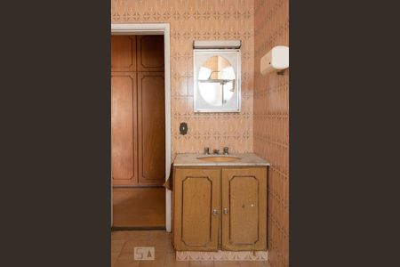 Casa à venda com 300m², 4 quartos e 3 vagasBanheiro do corredor 