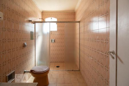 Casa à venda com 300m², 4 quartos e 3 vagasBanheiro do corredor 