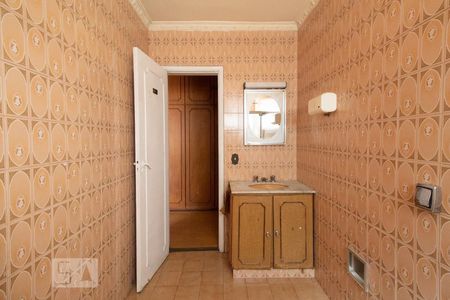 Casa à venda com 300m², 4 quartos e 3 vagasBanheiro do corredor 