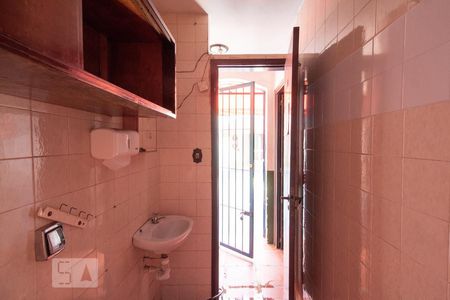 Casa à venda com 300m², 4 quartos e 3 vagasLavanderia - banheiro 