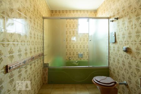 Casa à venda com 300m², 4 quartos e 3 vagasBanheiro da Suíte 2 