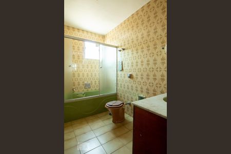 Casa à venda com 300m², 4 quartos e 3 vagasBanheiro da Suíte 2 