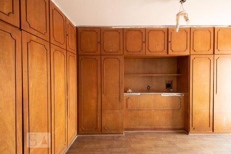 Casa à venda com 300m², 4 quartos e 3 vagasSuíte 2 