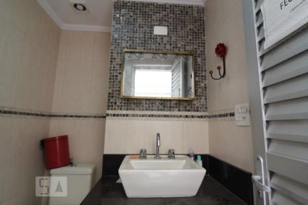 Casa à venda com 177m², 3 quartos e 8 vagasBanheiro 5 serviço