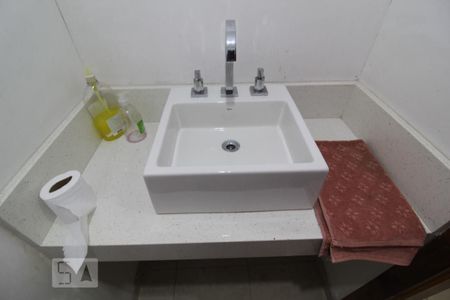 Casa à venda com 177m², 3 quartos e 8 vagasBanheiro 4 social