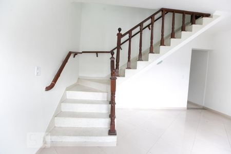 Escada  de casa para alugar com 2 quartos, 80m² em Cidade Líder, São Paulo