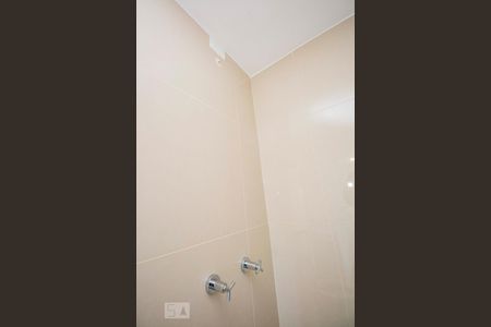 Banheiro  de kitnet/studio à venda com 1 quarto, 68m² em Jardim Botânico, Porto Alegre