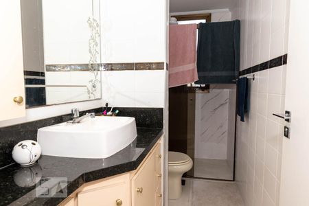 Apartamento à venda com 100m², 3 quartos e 2 vagas Apartamento à venda com 100m², 3 quartos e 2 vagasBanheiro