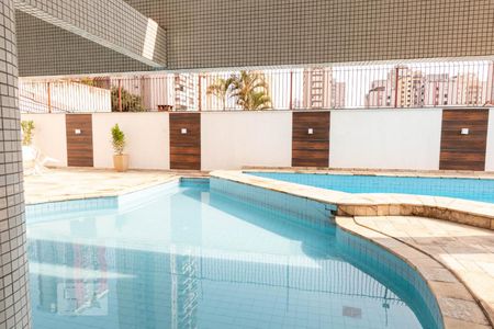 Apartamento à venda com 100m², 3 quartos e 2 vagas Apartamento à venda com 100m², 3 quartos e 2 vagasÁrea comum - Piscina