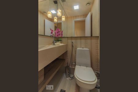 Casa à venda com 127m², 3 quartos e 2 vagasLavabo