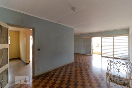 Casa à venda com 302m², 5 quartos e 2 vagasSalas 01