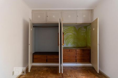 Casa à venda com 302m², 5 quartos e 2 vagasQuarto 02 - Armário