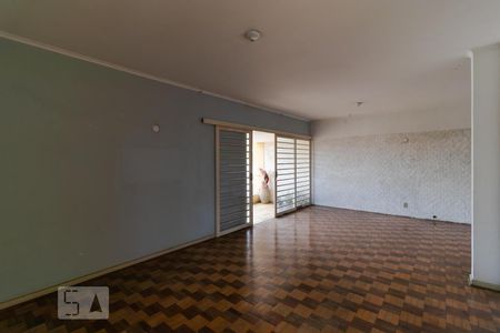 Casa à venda com 302m², 5 quartos e 2 vagasSalas 01