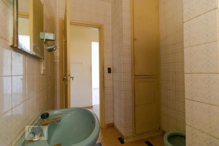 Casa à venda com 302m², 5 quartos e 2 vagasBanheiro 02