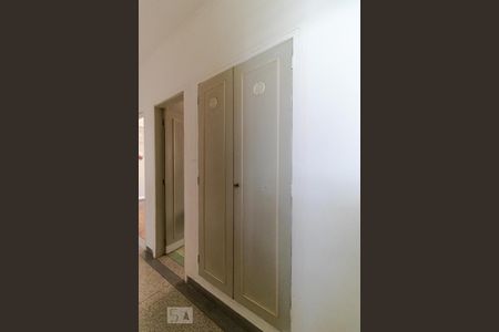 Casa à venda com 302m², 5 quartos e 2 vagasCorredor