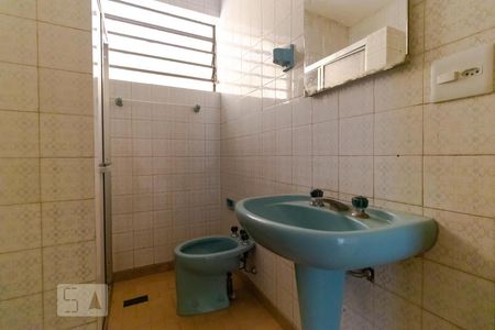 Casa à venda com 302m², 5 quartos e 2 vagasBanheiro 02