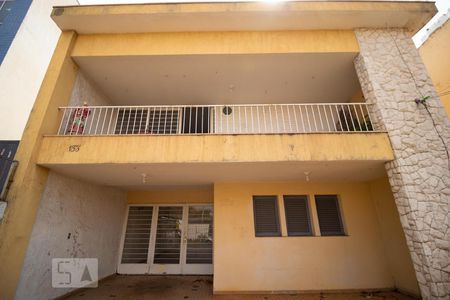 Casa à venda com 302m², 5 quartos e 2 vagasFachada