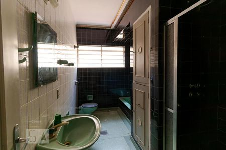 Casa à venda com 302m², 5 quartos e 2 vagasBanheiro 01