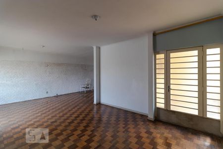 Casa à venda com 302m², 5 quartos e 2 vagasSalas 01