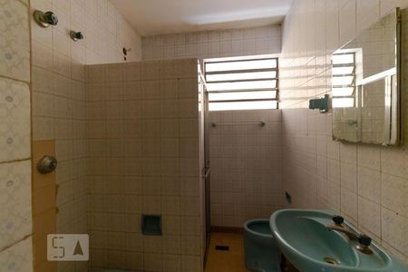 Casa à venda com 302m², 5 quartos e 2 vagasBanheiro 02