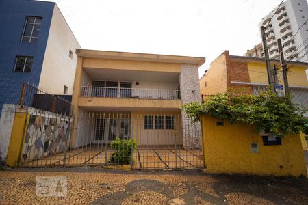 Casa à venda com 302m², 5 quartos e 2 vagasFachada