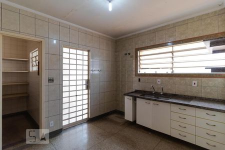 Casa à venda com 302m², 5 quartos e 2 vagasCozinha 01