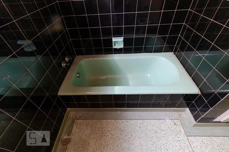 Casa à venda com 302m², 5 quartos e 2 vagasBanheiro 01