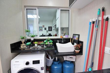 Casa à venda com 148m², 3 quartos e 2 vagasLavanderia